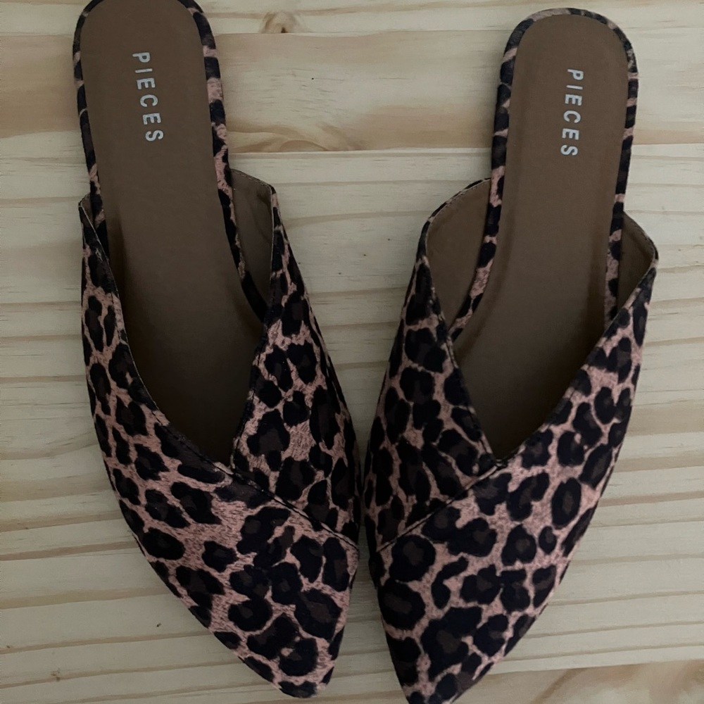 Lot of 2 Pieces flat slides mules US 8 (EU 39)